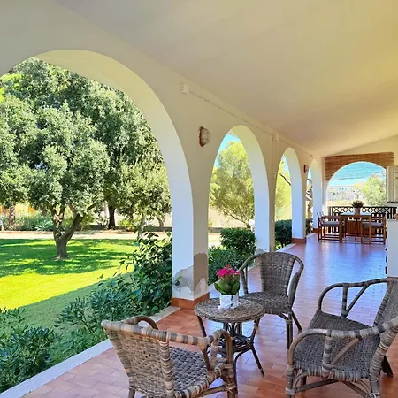 Breezy Garden Hideaway In Vakantiehuis