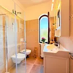 Breezy Garden Hideaway In Pula, Private Garden Holiday home *