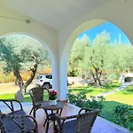 Breezy Garden Hideaway In Pula, Private Garden Pula
