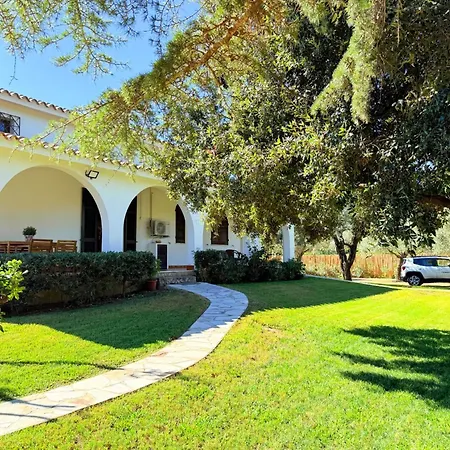 Breezy Garden Hideaway In Pula, Private Garden