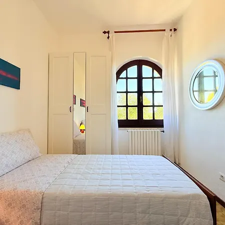 Breezy Garden Hideaway In Pula, Private Garden