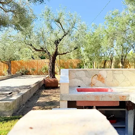 Σπίτι διακοπών Breezy Garden Hideaway In Pula, Private Garden