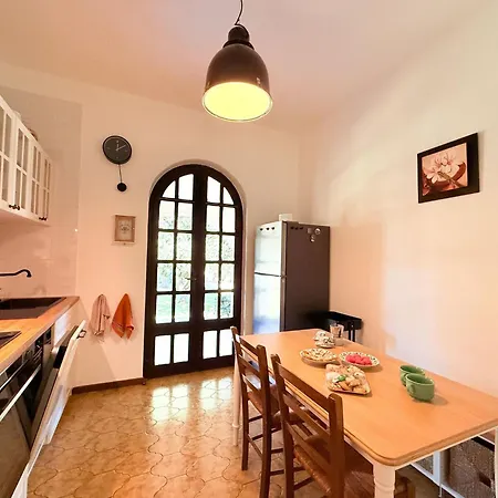 Breezy Garden Hideaway In Pula, Private Garden Pula