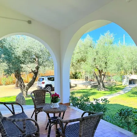 Breezy Garden Hideaway In Pula, Private Garden Pula